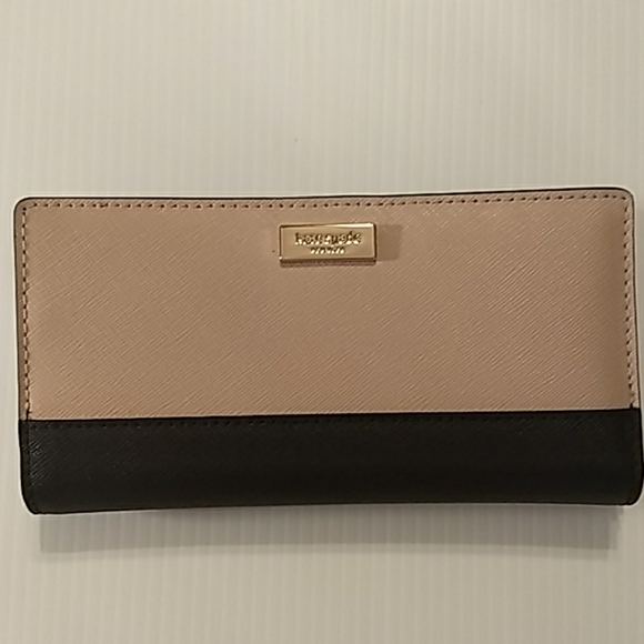 kate spade Handbags - ♠️ NWT KATE SPADE Stacy Warm beige/blk wallet♠️